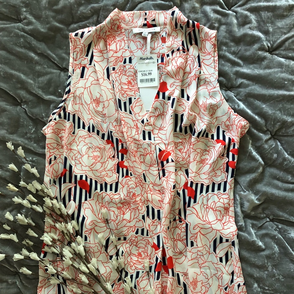 Floral blouse. Large. NWT